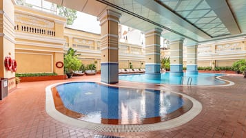 Outdoor pool, pool loungers