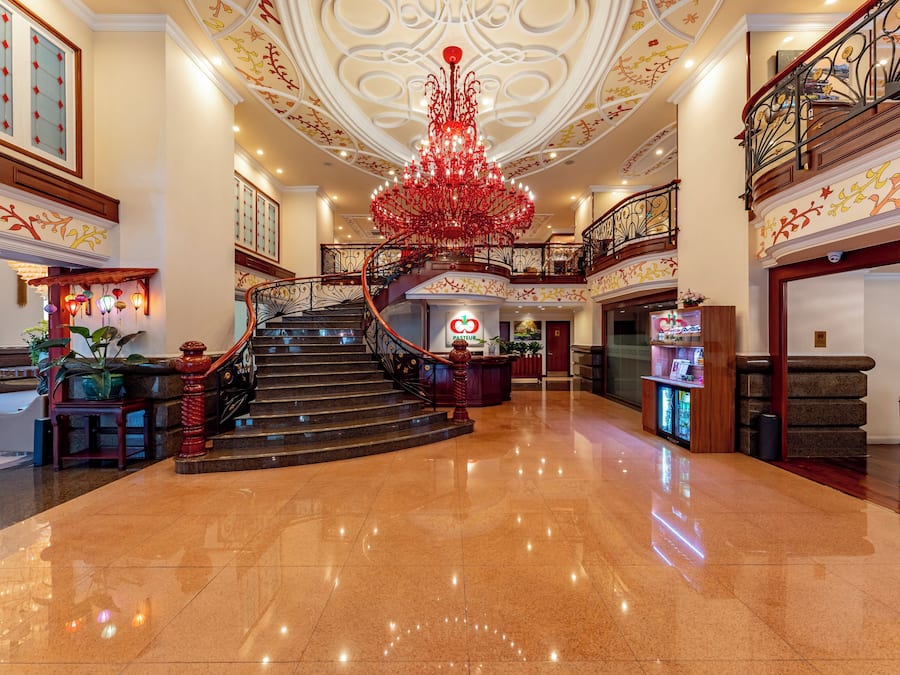 Café da manhã, almoço e jantar; culinária internacional