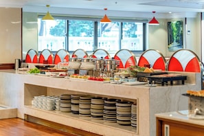 Desayuno buffet todos los días (con cargo)