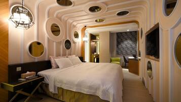 Premium bedding, free minibar, in-room safe, soundproofing