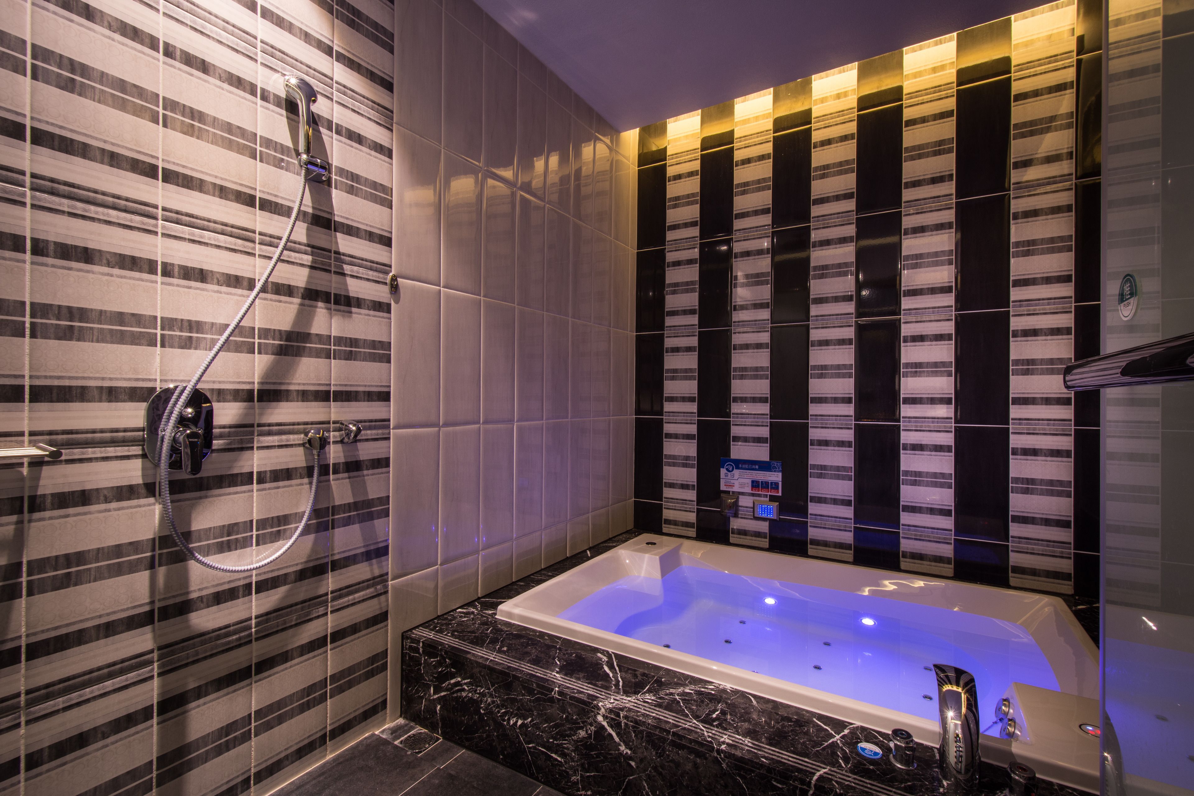 comfort quadruple room (checkin after 3pm, 6pm on saturday) | bathroom | separate bathtub and shower, jetted bath, free toiletries, hair dryer