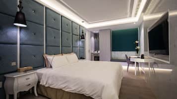 Classic Double Room (checkin after 3pm, 6pm on Saturday) | Bathroom | Separate tub and shower, jetted tub, free toiletries, hair dryer