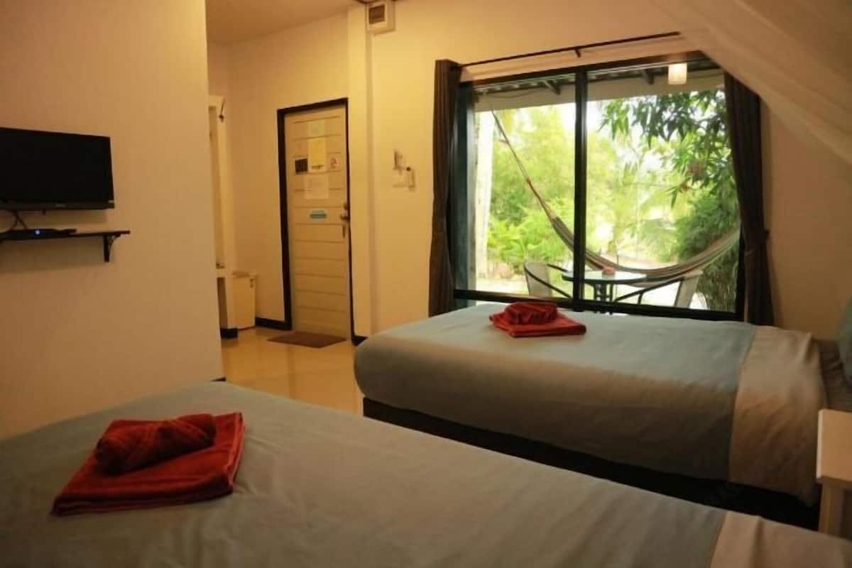 Minibar, desk, free WiFi