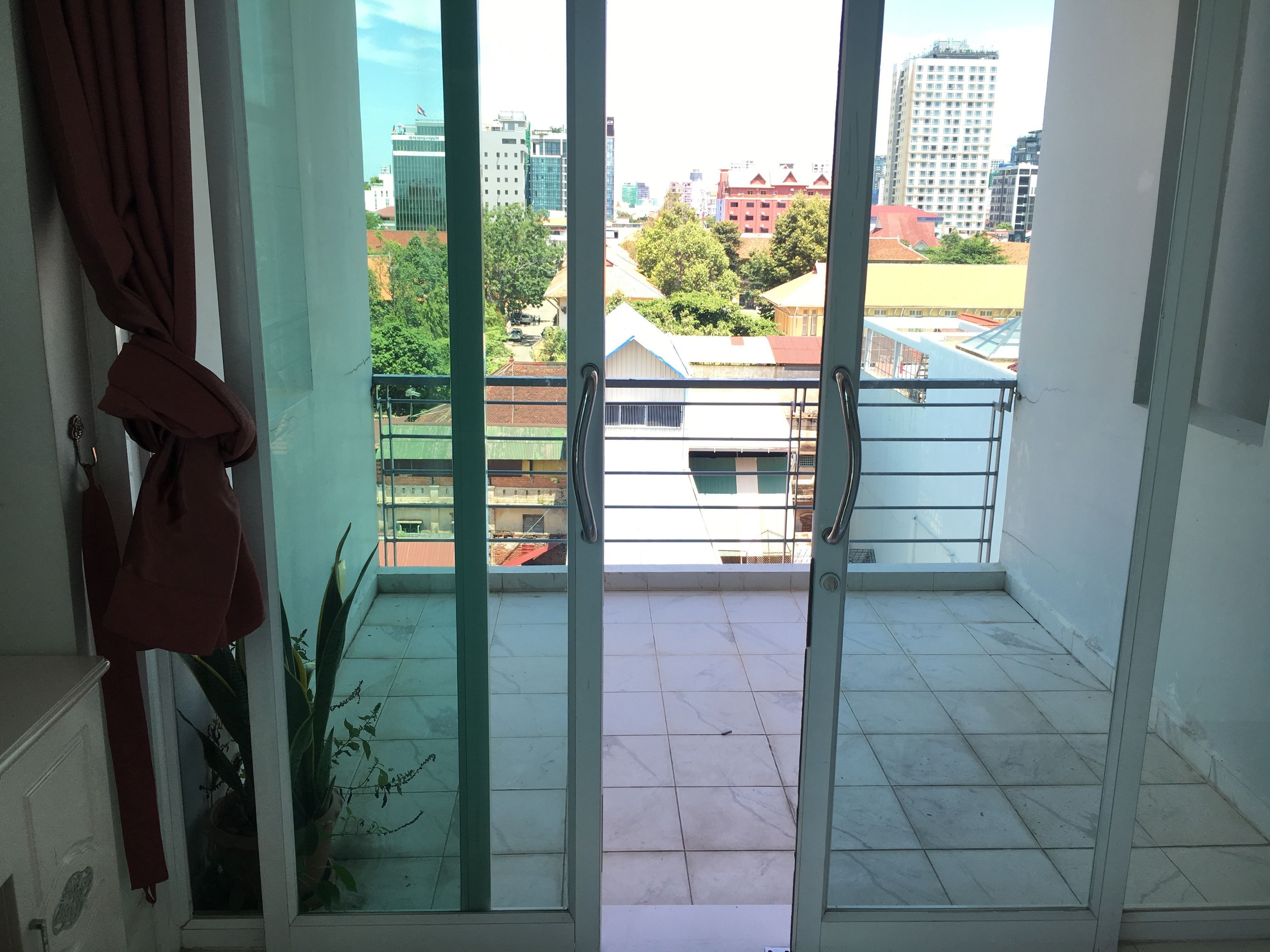 Premium bedding, in-room safe, free WiFi