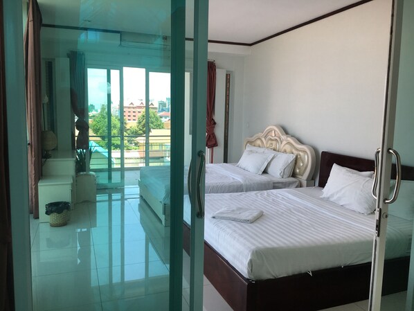 Departamento familiar | Ropa de cama de alta calidad y caja de seguridad en la habitación