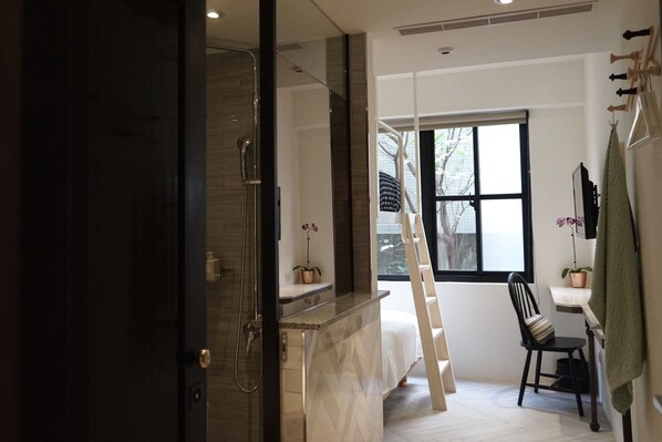 三人房 | 書桌、隔音、熨斗/熨衣板、免費無線上網