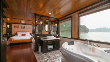 Presidential Suite, Balcony | Bathroom