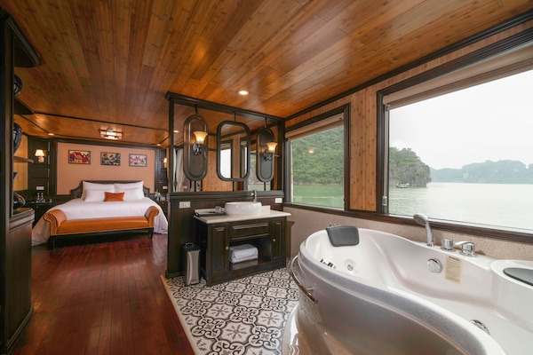 Presidential Suite, Balcony | Bathroom