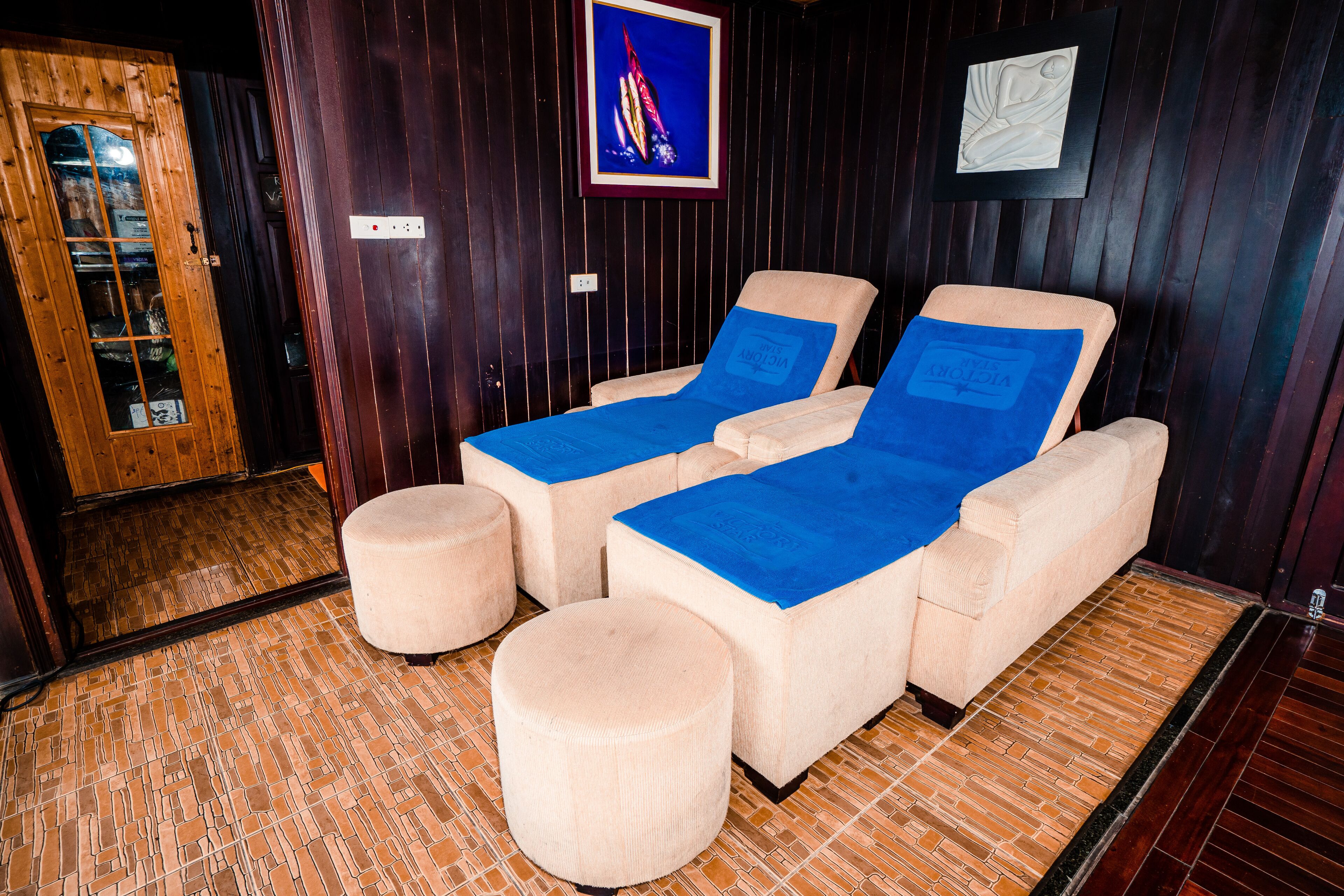 Couples treatment rooms, body treatments, aromatherapy