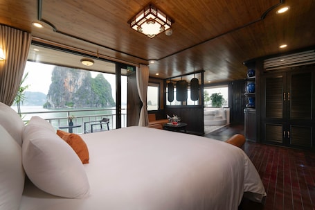 Presidential Suite, Balcony | 1 bedroom, premium bedding, pillowtop beds, minibar. Victory Star Cruise