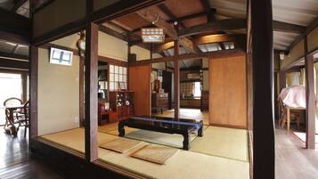 Living area | Flat-screen TV, DVD player