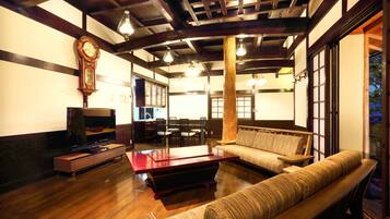 TV a schermo piatto, lettore DVD