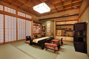 4 bedrooms, premium bedding, down duvets, in-room safe - Kyo-machiya Stay WAKA Fushimiinari-tei (Kyoto)