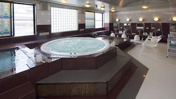 Indoor spa tub