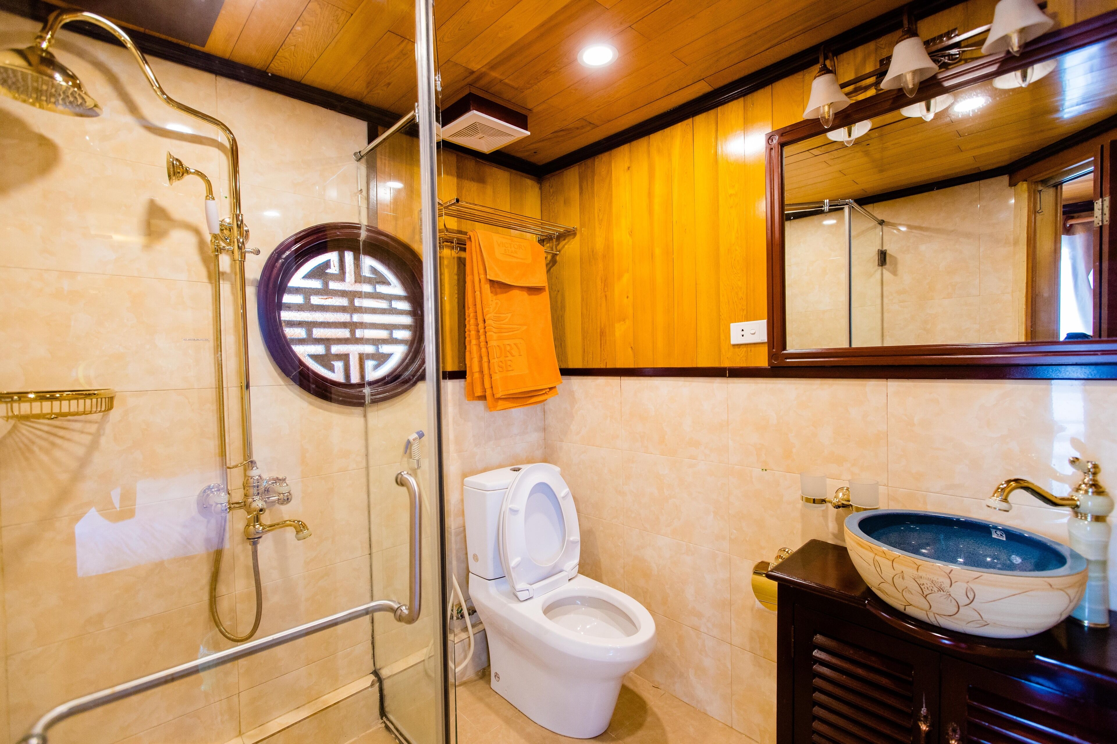 Deluxe Double or Twin Room, Sea View | Bathroom