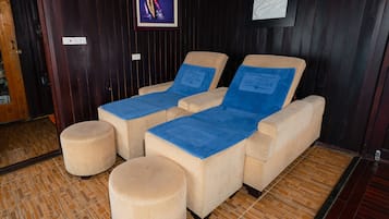 Couples treatment rooms, body treatments, aromatherapy