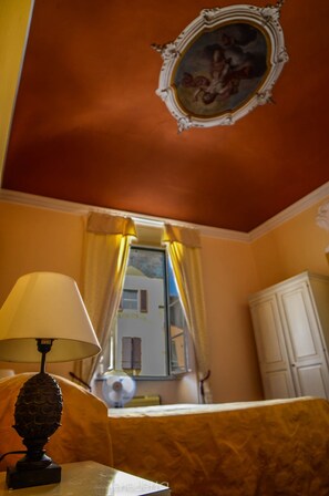 Minibar, desk, iron/ironing board, cots/infant beds - Hotel Galileo (Pisa)