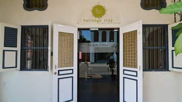 Pintu masuk hartanah