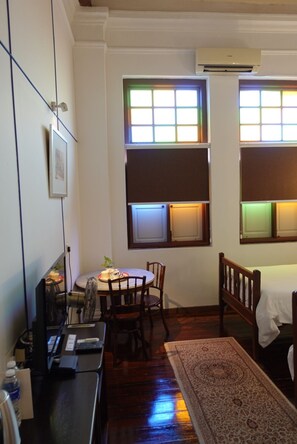 Blue Rumped Parrot | Desk, iron/ironing board, free WiFi - Sarang Paloh Heritage Stay & Event Hall (Ipoh)