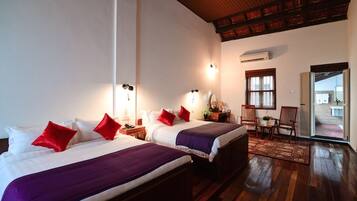 Værelse - udsigt til have (Malaysian Honey Guide) | 1 soveværelse, skrivebord, strygejern/strygebræt, gratis Wi-Fi