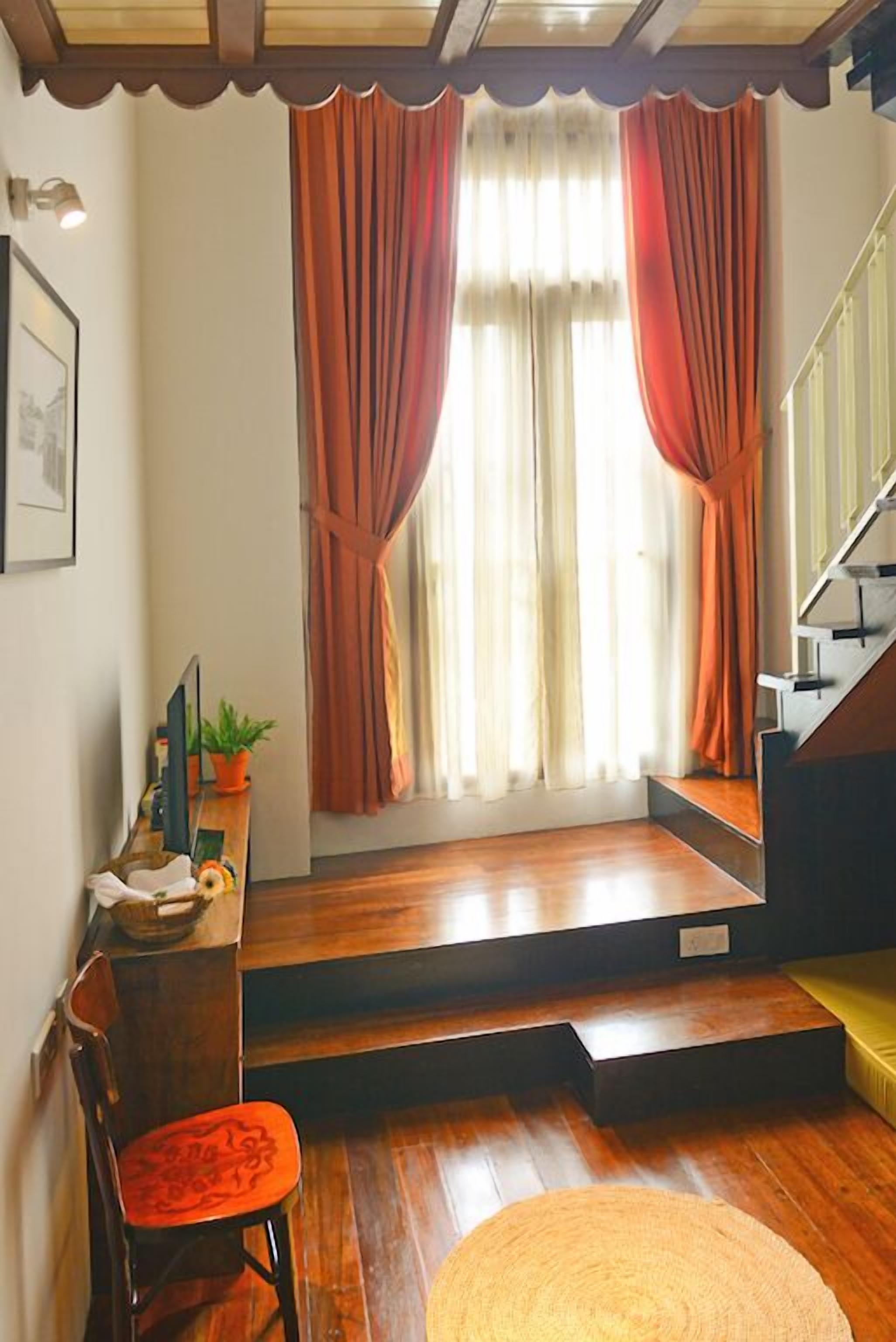 kingfisher loft | 1 bedroom, desk, iron/ironing board, free wifi