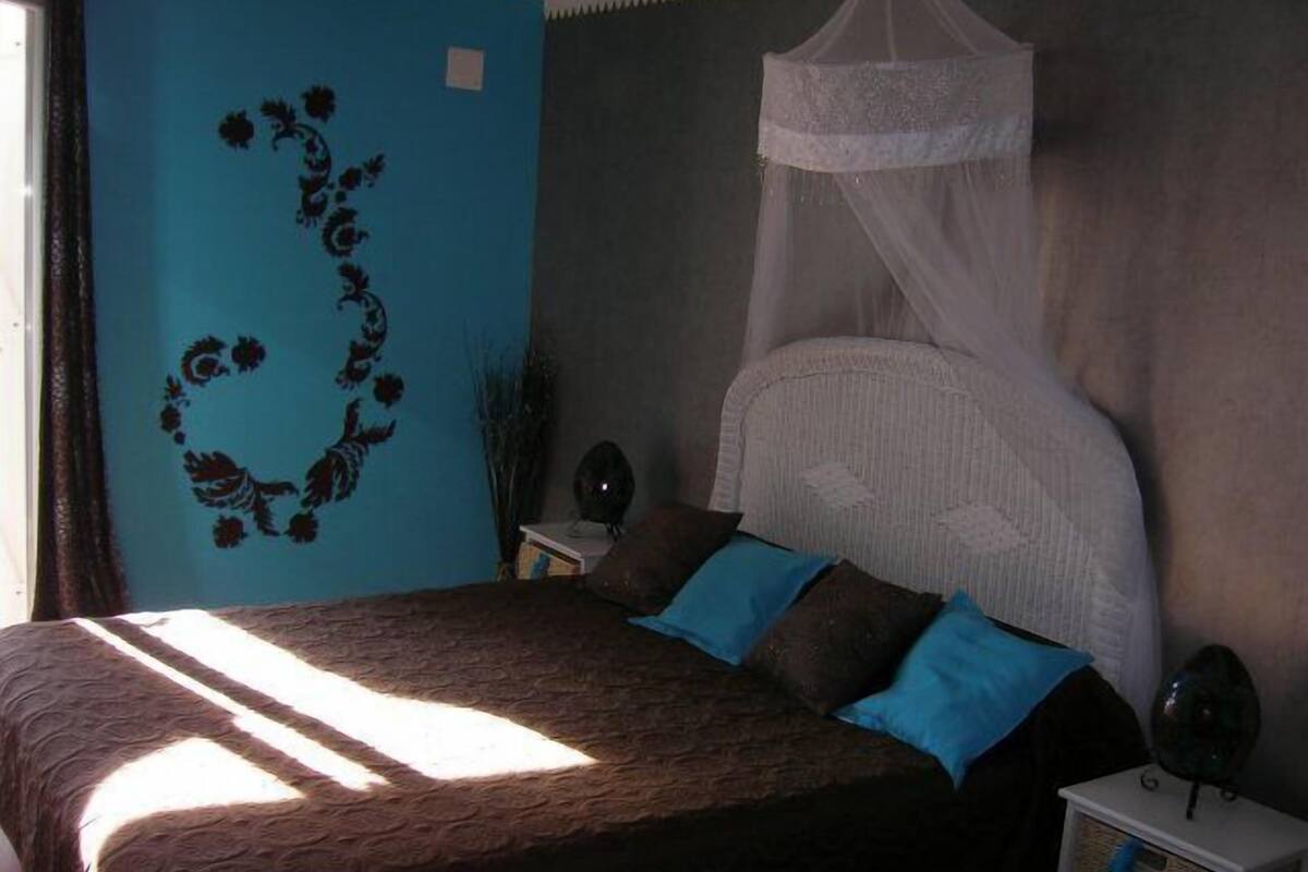 Desk, iron/ironing board, free WiFi