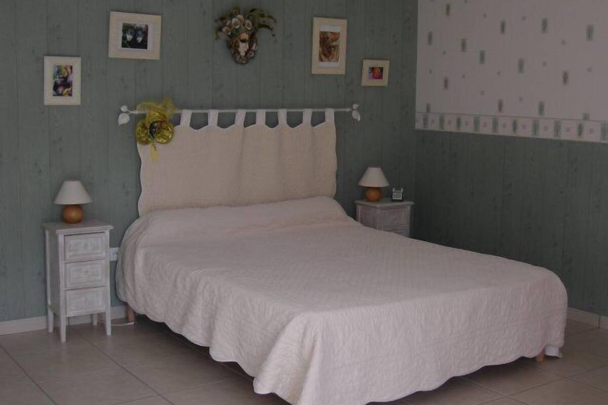 Desk, iron/ironing board, free WiFi