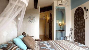 Desk, iron/ironing board, free WiFi