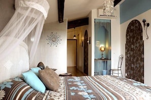 Desk, iron/ironing board, free WiFi