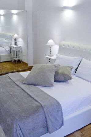 Schreibtisch, Verdunkelungsvorhänge, kostenloses WLAN, Bettwäsche