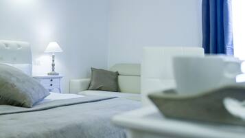 Quadruple Room | Desk, blackout drapes, free WiFi, bed sheets