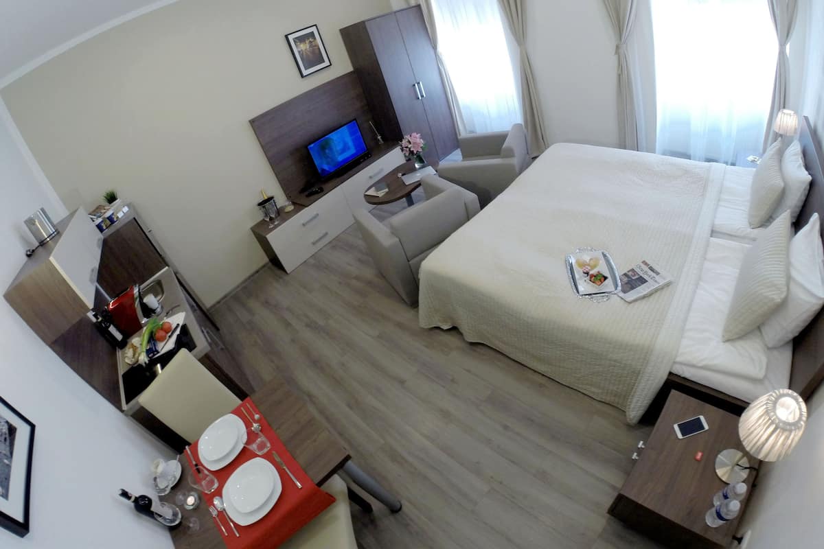 1 dormitorio, ropa de cama de alta calidad, minibar y caja fuerte