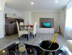 Grand Apartment | Living room | LCD TV - Hotel Residence Spalena (Prague)