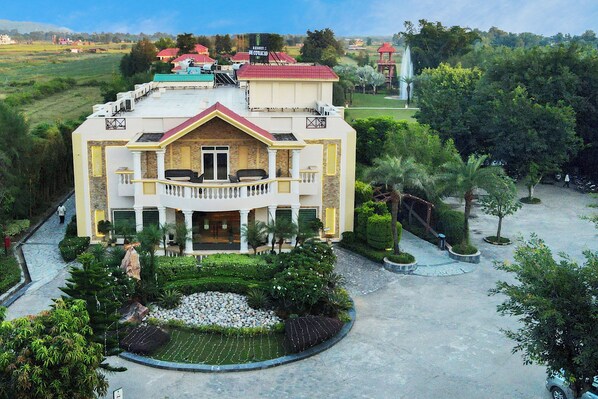 Front of property - Resort De Coracao  (Ramnagar)