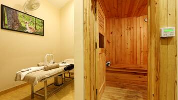 Área de tratamento externa, sauna seca, banheira de hidromassagem