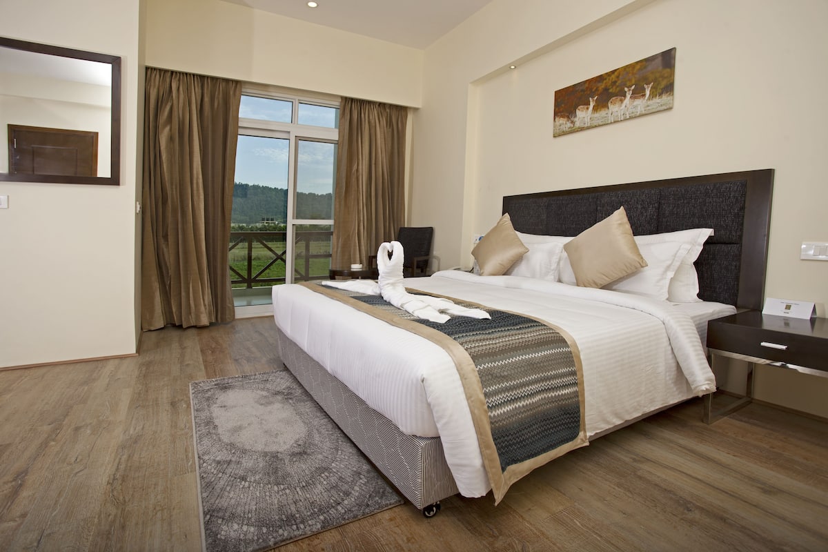 Minibar, in-room safe, desk, soundproofing