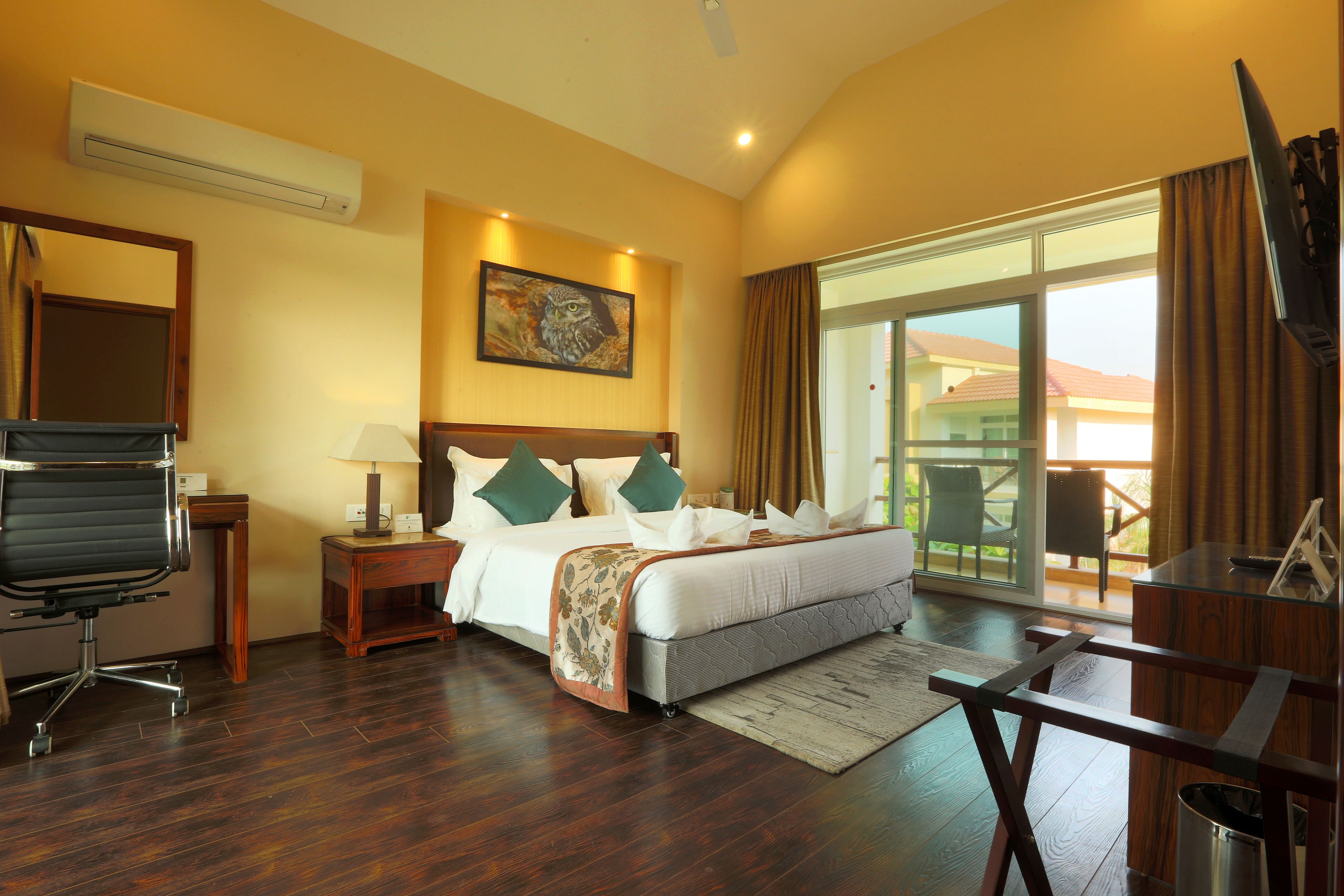 Club Cottage with Jacuzzi | Minibar, in-room safe, desk, soundproofing