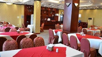 Breakfast, lunch, dinner served; international cuisine