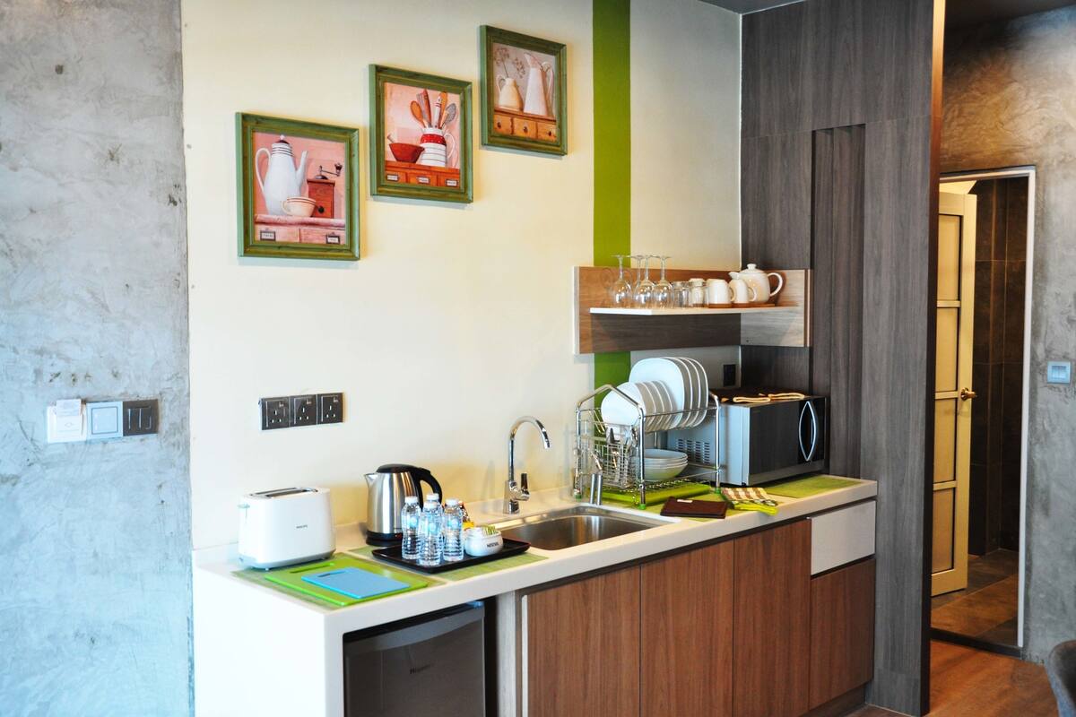 executive apartment, 2 bedrooms, kitchenette | private kitchenette | coffee/tea maker