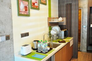 Executive Apartment, 2 Bedrooms, Kitchenette | Private kitchen | Coffee/tea maker - Valya Hotel (Ipoh)