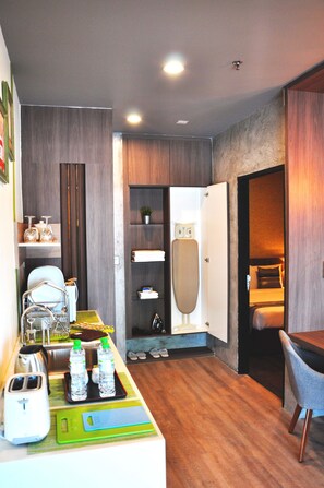 Executive Apartment, 2 Bedrooms, Kitchenette | Private kitchenette | Coffee/tea maker - Valya Hotel (Ipoh)