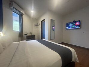 e. Deluxe Queen Room