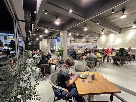 3 restaurants, lunch, dinner served; international cuisine