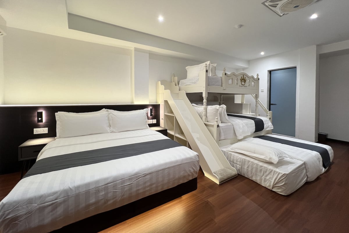 n. Family Junior Suite | Premium bedding, down comforters, desk, laptop workspace