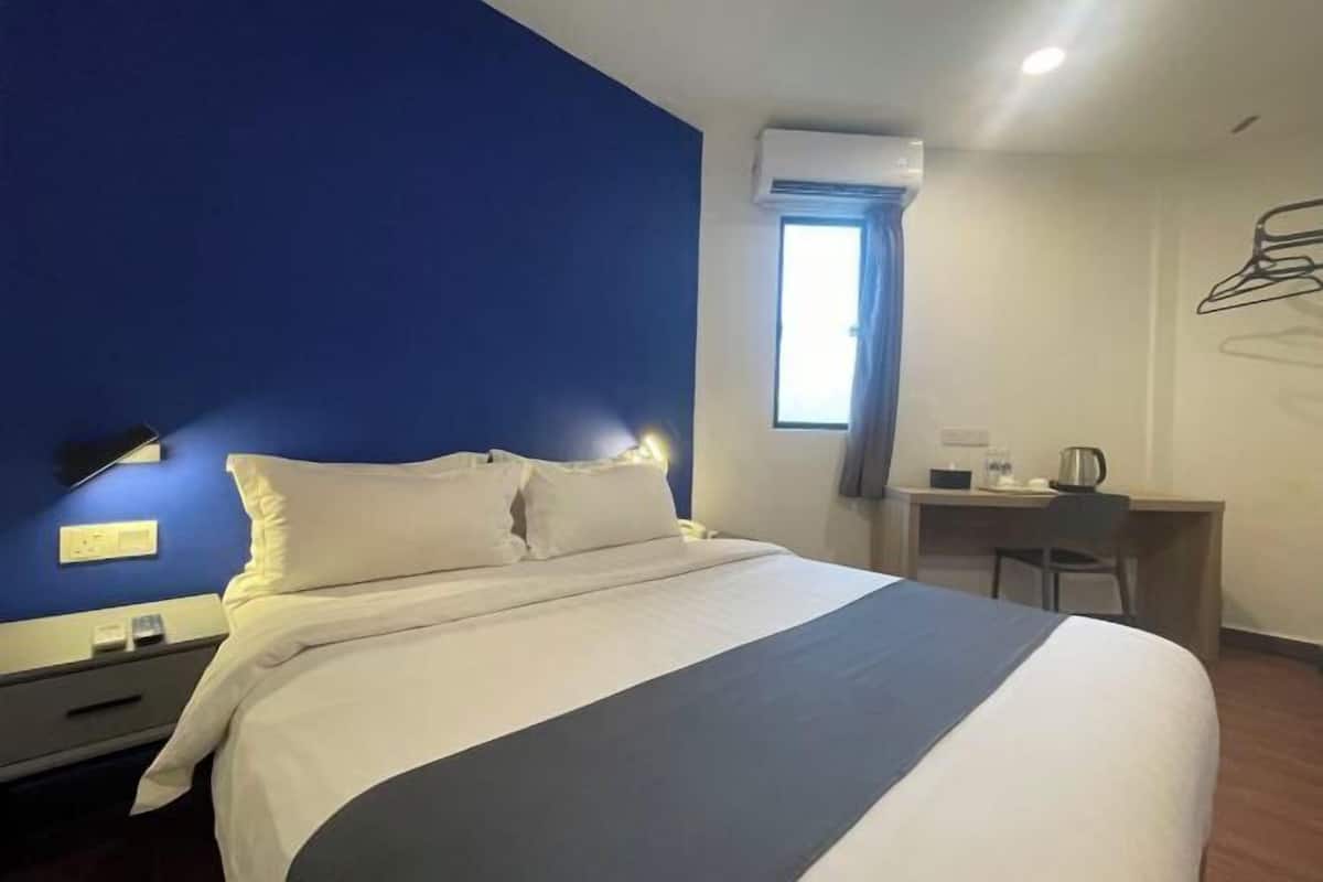 Premium bedding, down comforters, desk, laptop workspace