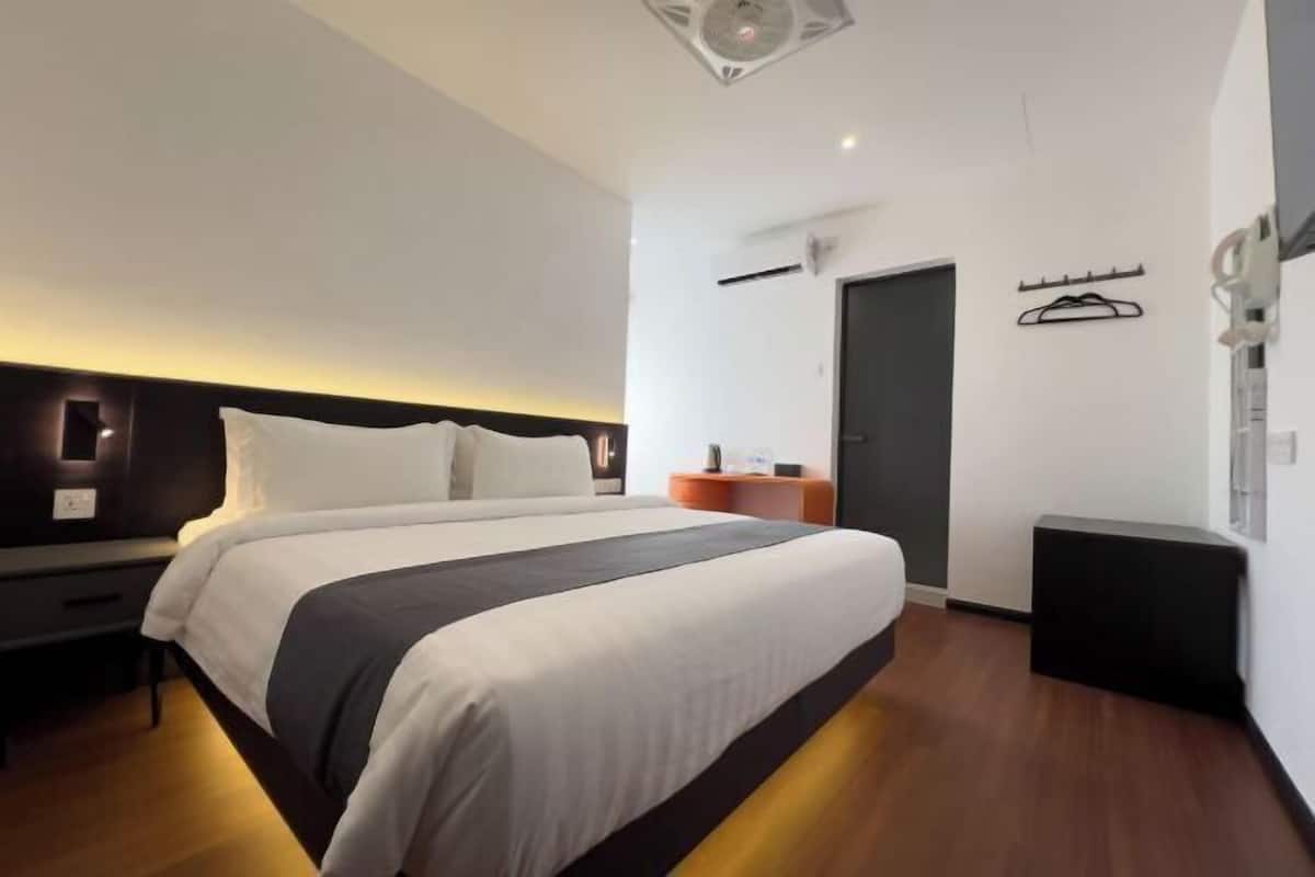 Premium bedding, down comforters, desk, laptop workspace