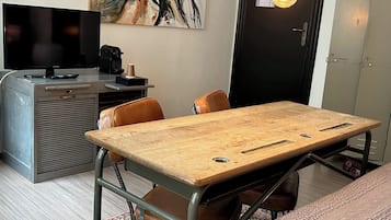 Deluxe-Doppelzimmer | Individuell dekoriert, individuell eingerichtet, Bügeleisen/Bügelbrett