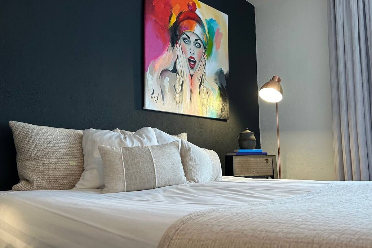 deluxe double room | individually decorated, individually furnished, iron/ironing board