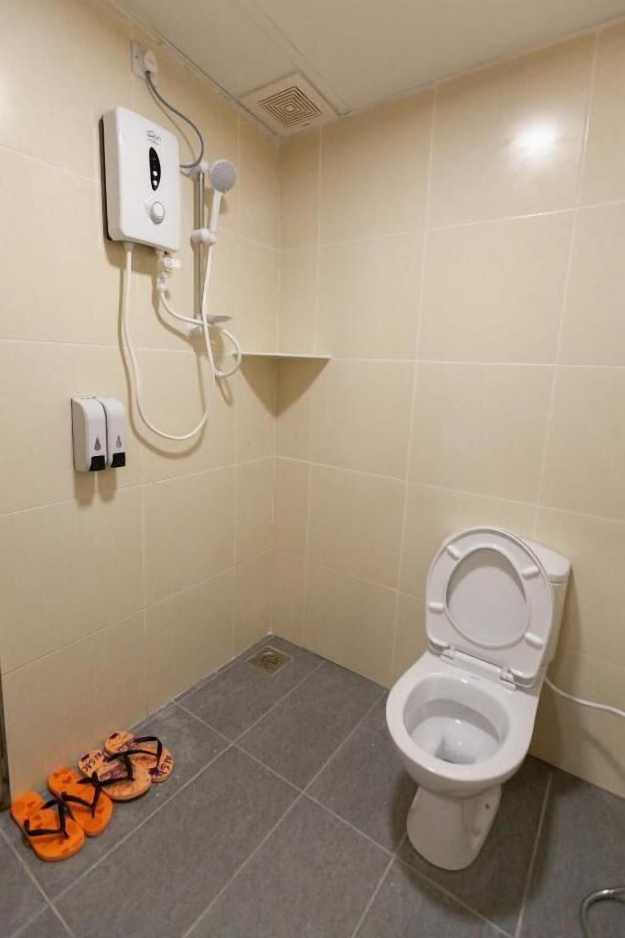 shower, free toiletries, hair dryer, slippers