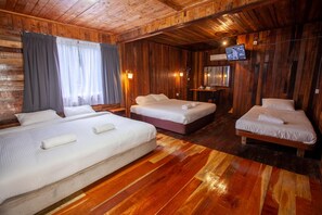 Premium bedding, individually furnished, desk, laptop workspace - Joe Fisherman Inn (Pangkor Island)